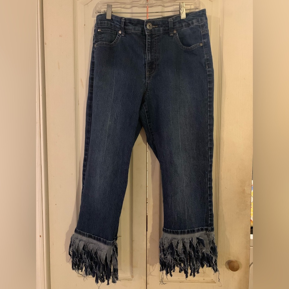 Like New Bandolino dark wash jeans.  Crop length with fringe cuffs.
